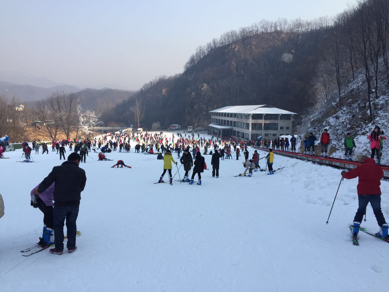 河南平頂山大峽谷滑雪場游樂場成功開幕，河北迪特加油助威